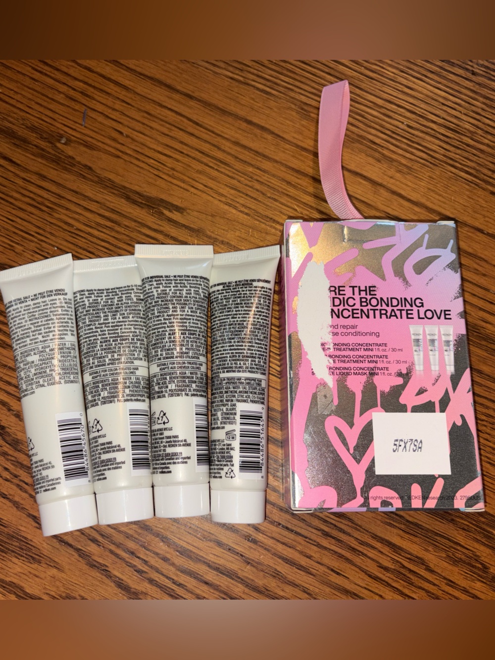 Redken Acidic Bonding Concentrate Holiday Mini and Extra Samples - Picture 2 of 7